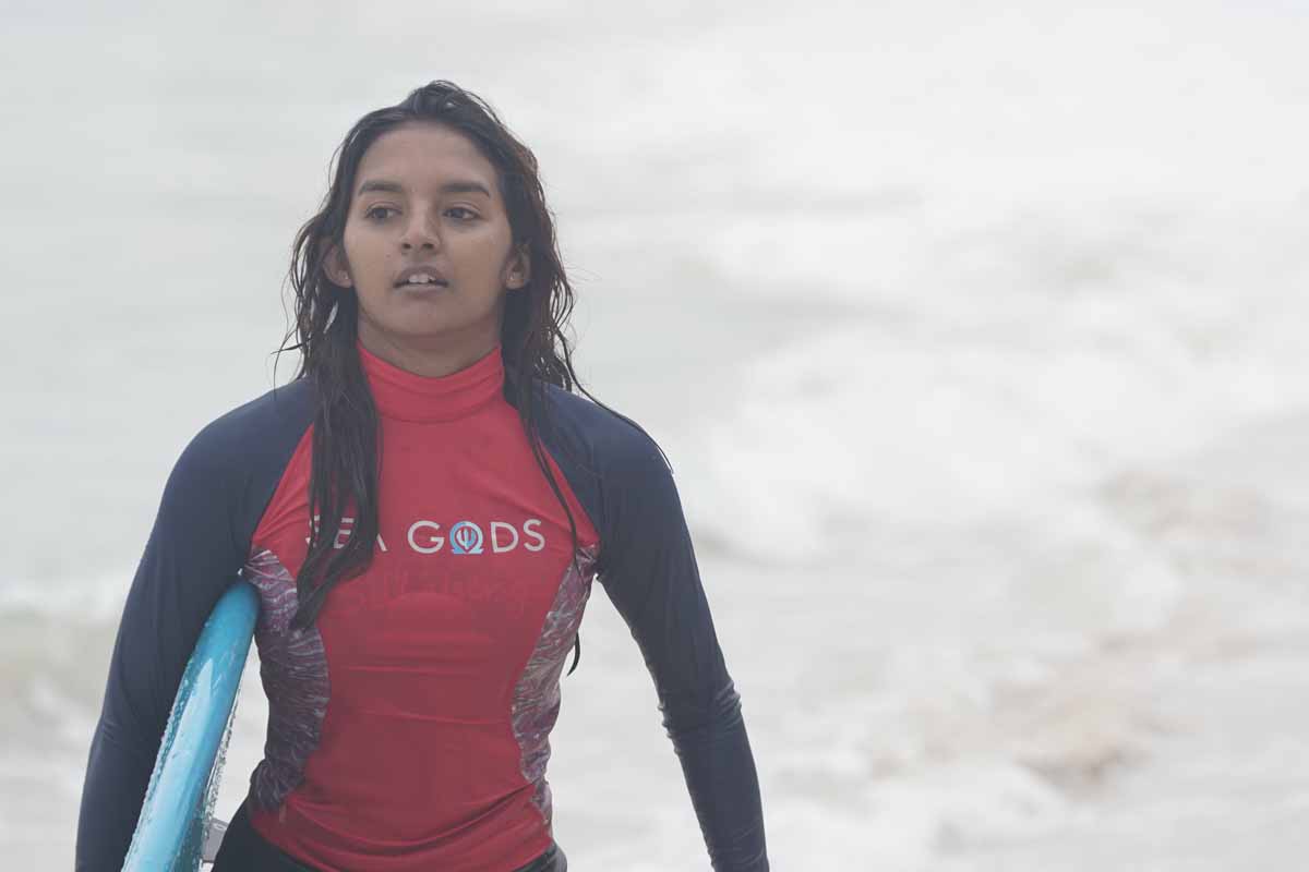 Salini Rengganis: Beraksi Taklukkan Ombak Hingga Dunia Hiburan